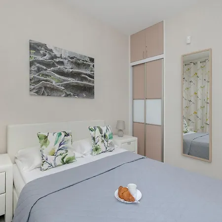 Miamar In With Furnished Terrace And Parking By Renters روغوفو