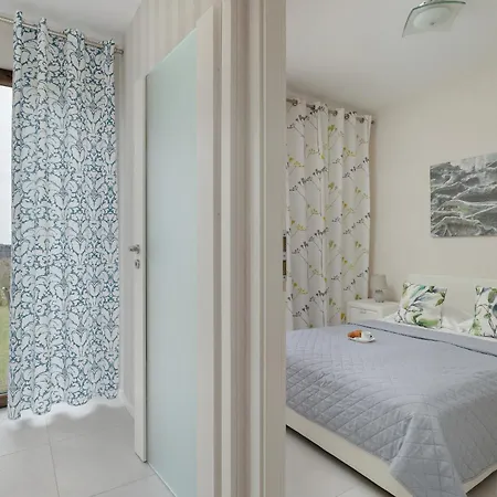 Miamar In With Furnished Terrace And Parking By Renters * روغوفو